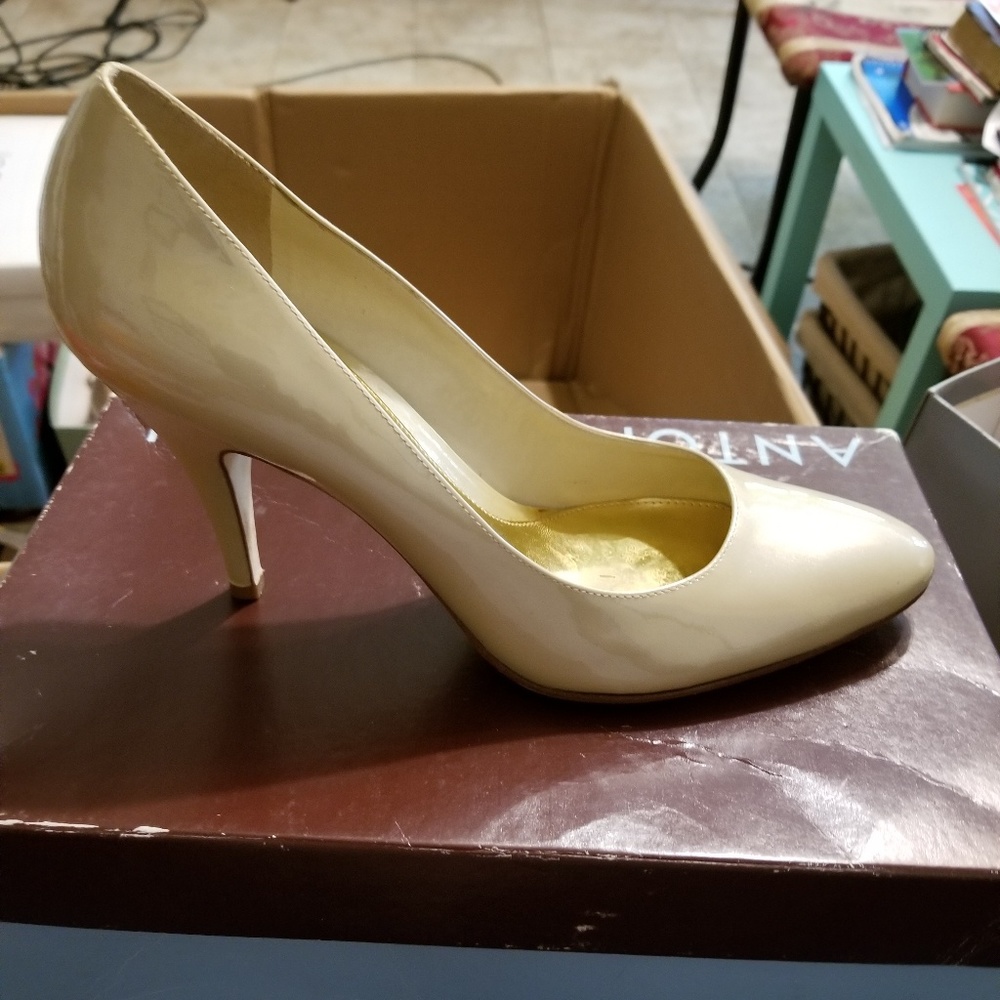 Heels - Picture 2 of 3